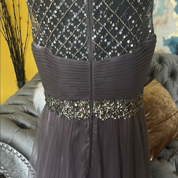 Elegant Gray Evening Gown - Picture 6 of 11